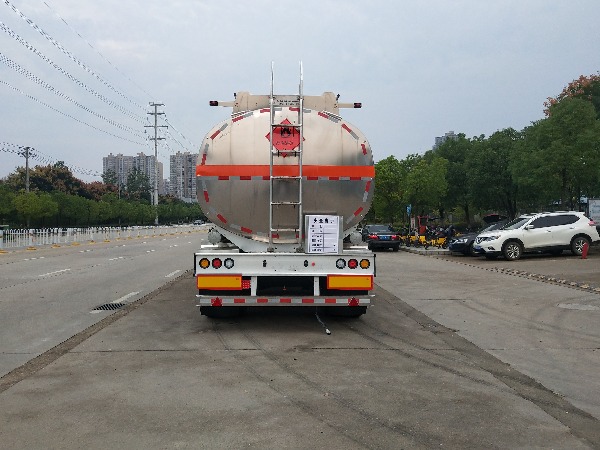 楚飛牌CLQ9402GYYBA型鋁合金運油半掛車